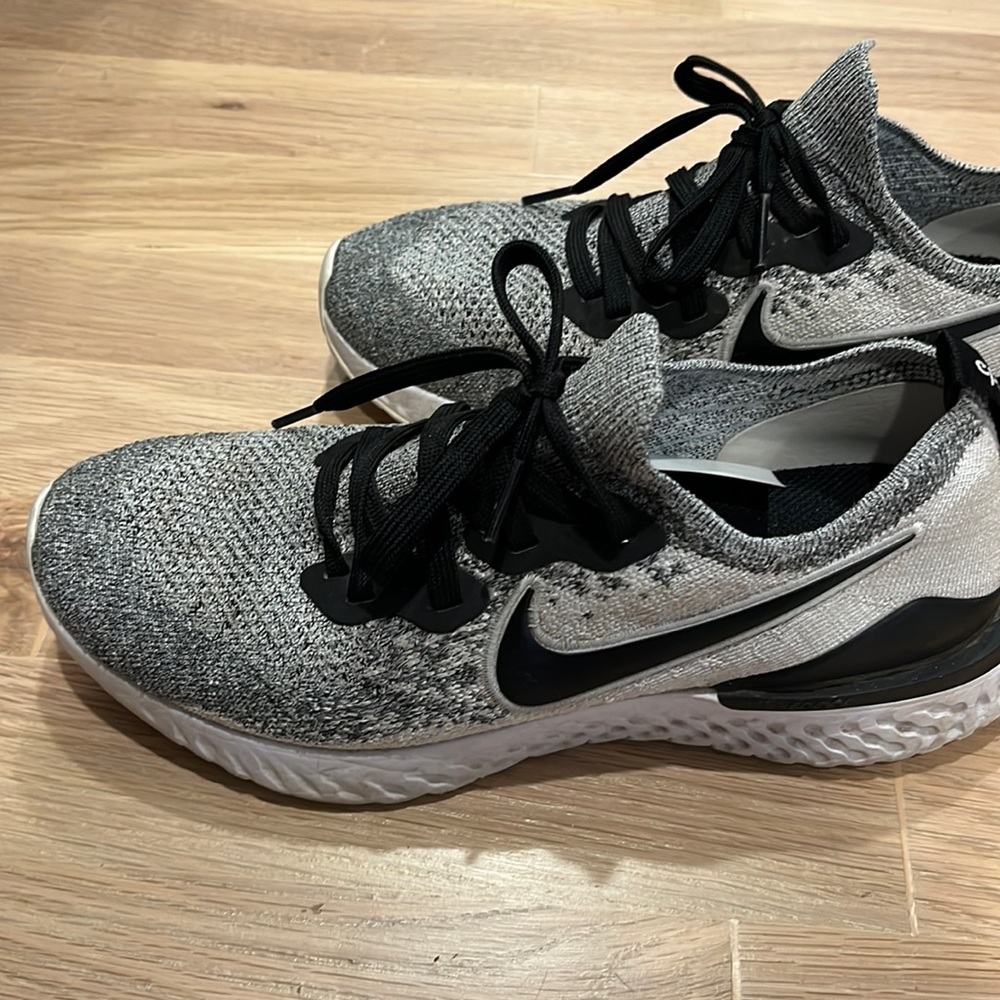 Nike Women’s Epic React Flyknit 2 - 8.5